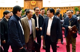 Phó Thủ tướng Trịnh Đình Dũng họp về ngành công nghiệp ô tô
